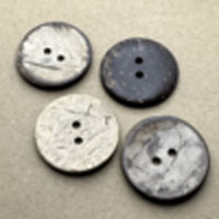 Terries 20mm S8221 00 2 hole coconut shell shiny back